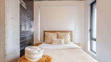 2 kamar tidur, meja kerja, setrika/meja setrika, dan Wi-Fi gratis