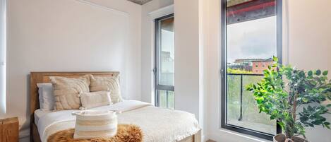 2 bedrooms, desk, iron/ironing board, free WiFi