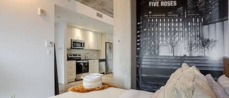 2 habitaciones, escritorio, tabla de planchar con plancha y wifi gratis