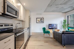 冰箱、微波炉、烤箱、炉灶