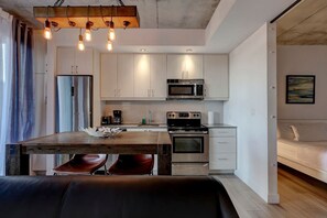 1 غرفة نوم ومكتب ومكواة/لوح كي وواي فاي مجانًا