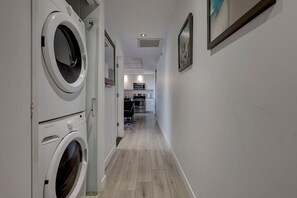 Interior - comfy studio in Old Port Montreal (Montréal)