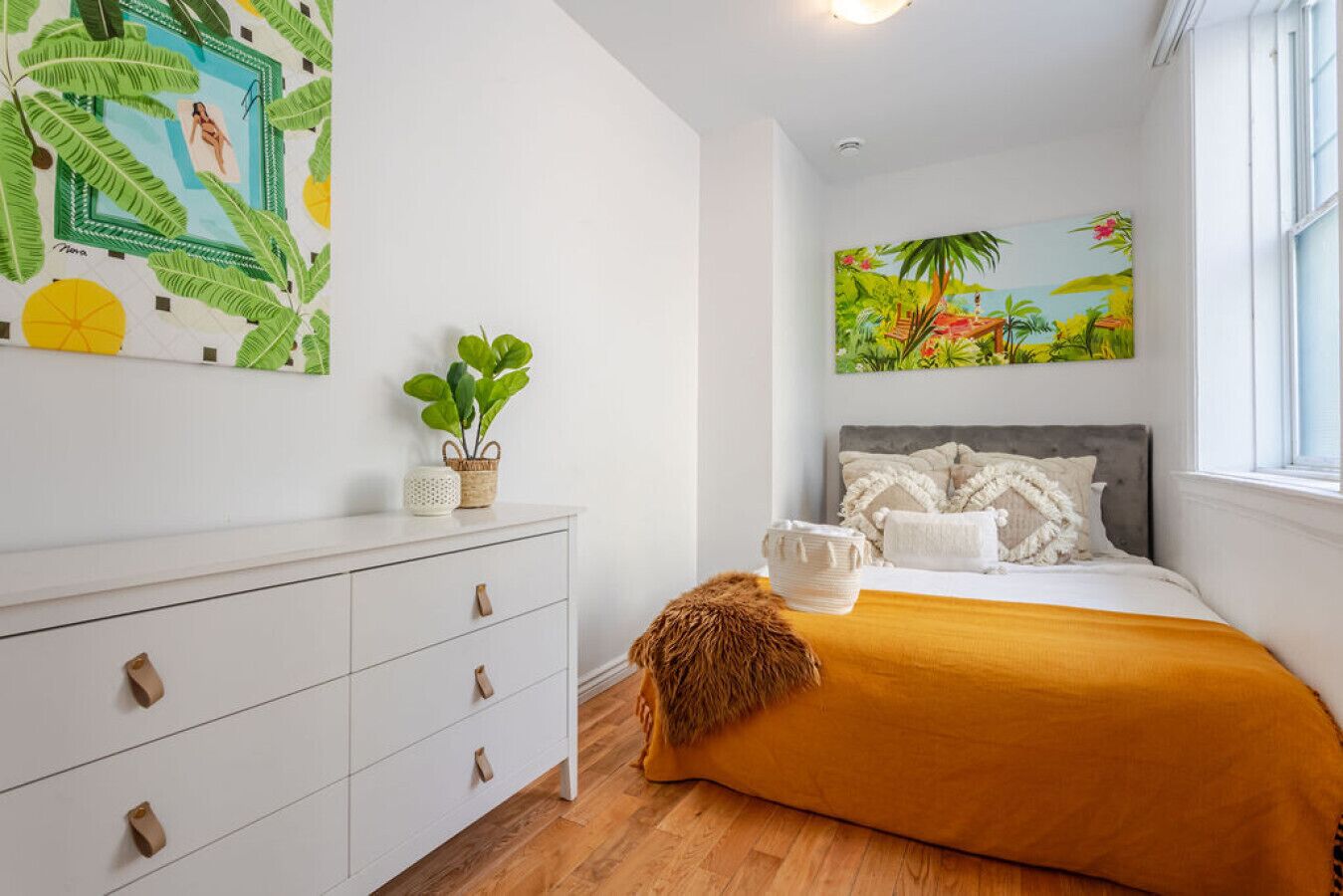 4 bedrooms, desk, iron/ironing board, free WiFi