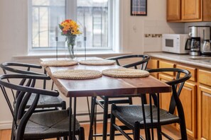 Dining - Chic 4BR Haven | Sunlit in Downtown MTL (Montréal)