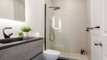 SĂšche-cheveux, serviettes fournies