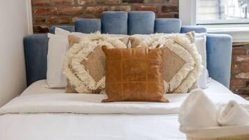 4 bedrooms, desk, iron/ironing board, free WiFi