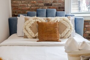 4 bedrooms, desk, iron/ironing board, free WiFi