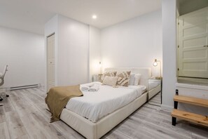 2 bedrooms, iron/ironing board, free WiFi, bed sheets