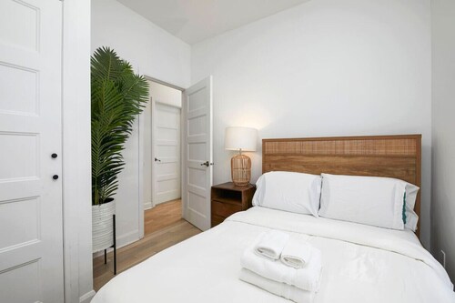 Inviting 2BR1B in Gay Village & Downtown