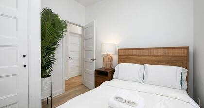 Inviting 2BR1B in Gay Village & Downtown