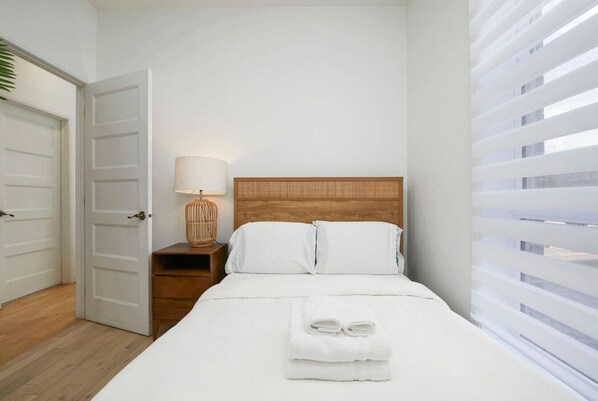 2 slaapkamers, een strijkplank/strijkijzer, gratis wifi, beddengoed