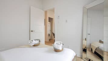 1 slaapkamer, een strijkplank/strijkijzer, gratis wifi, beddengoed