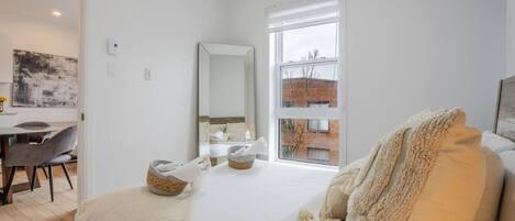 1 室のベッドルーム、アイロン / アイロン台、WiFi (無料)、ベッドシーツ