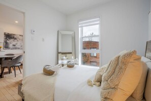 1 bedroom, iron/ironing board, free WiFi, bed sheets - Outstanding 1BR |Downtown +steps to metro staion (Montréal)