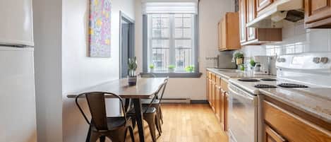 Fridge, microwave, oven, stovetop