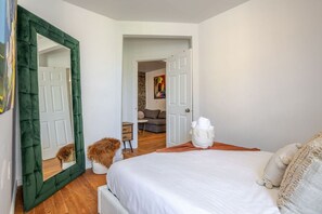 4 bedrooms, desk, iron/ironing board, free WiFi - Prime Location | Gorgeous 4BR Downtown MTL (Montréal)