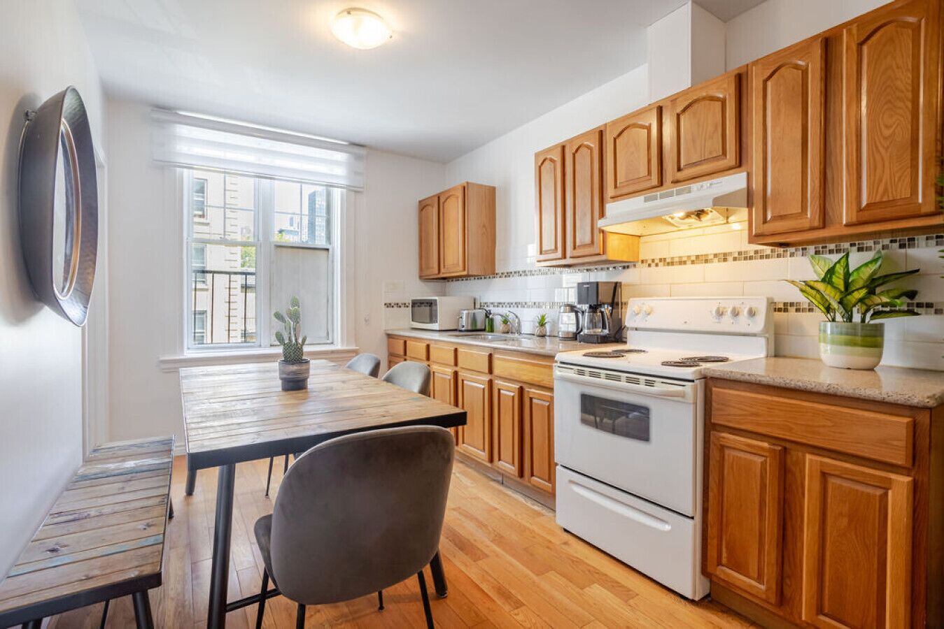 Køleskab, mikrobølgeovn, ovn, kogeplade