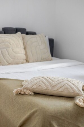 3 bedrooms, desk, iron/ironing board, free WiFi