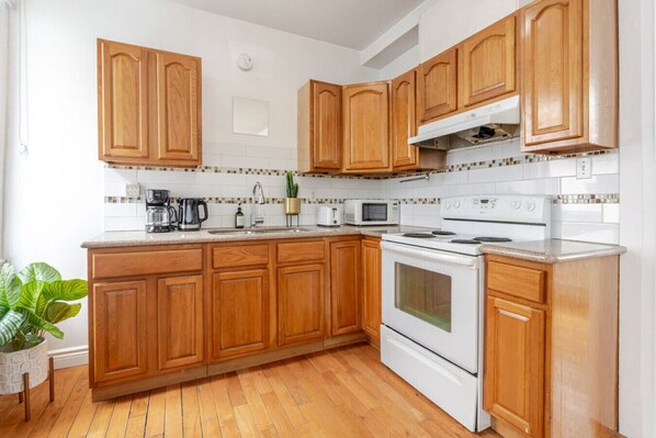 Fridge, microwave, oven, stovetop