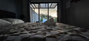 2 bedrooms, desk, travel cot, free WiFi