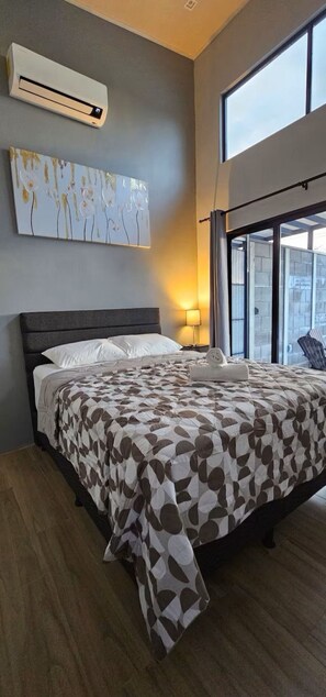 2 bedrooms, desk, travel cot, free WiFi - Kapi Kapi House #1. Relax and feel at home surrounded by the Arenal Volcano. (La Fortuna)