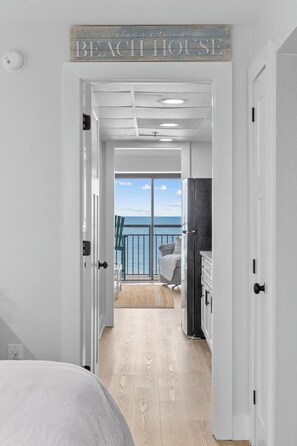 1 室のベッドルーム、デスク、アイロン / アイロン台、旅行用ベビーベッド