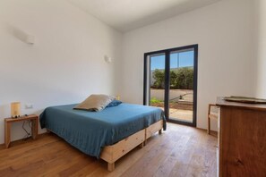 5 slaapkamers, een strijkplank/strijkijzer, wifi