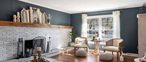 Smart TV, fireplace, DVD player, books