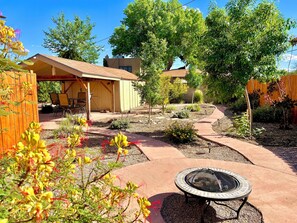 A patio area with a fire pit, outdoor seating, and a covered structure. - Beautiful Retreat Home in The North Valley - 2 miles from Dtwn Albuquerque (Albuquerque)