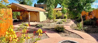 Beautiful Retreat Home in The North Valley - 2 miles from Dtwn Albuquerque