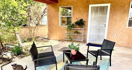 Beautiful Retreat Home in The North Valley - 2 miles from Dtwn Albuquerque