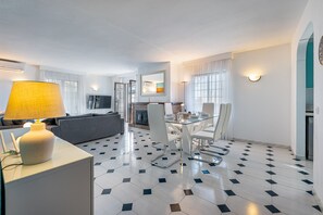 Téléviseur, foyer
