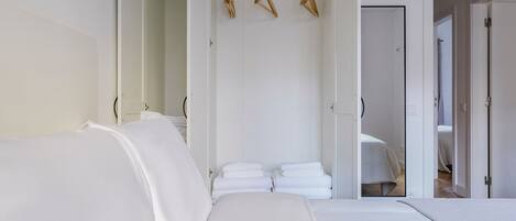 3 chambres, fer et planche à repasser, Wi-Fi, draps fournis