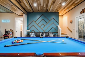 Games room - Best Mtn Top Views in Massanutten, Hot Tub, 160 Arcade Games, Local Vibe! (Massanutten)