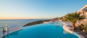 Casa rural 'Kaladi Rock Avlemonas' con vistas al mar.