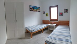 2 bedrooms, iron/ironing board, bed sheets