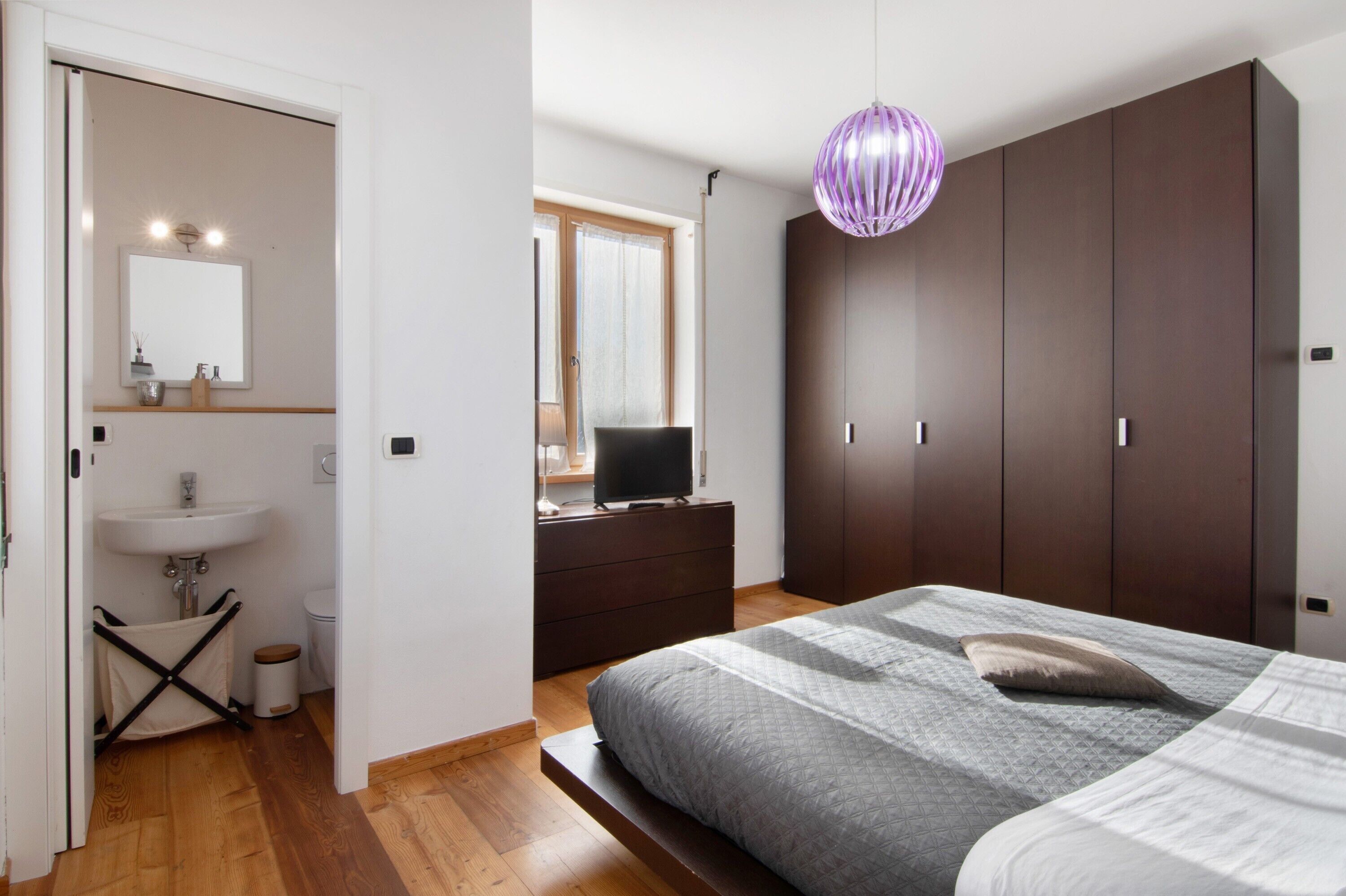 3 dormitorios, tabla de planchar con plancha, wifi gratis y ropa de cama