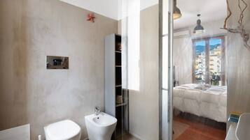 Doccia, asciugacapelli, asciugamani