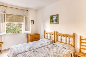 2 slaapkamers, een strijkplank/strijkijzer, gratis wifi, beddengoed