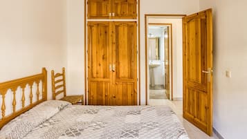 2 makuuhuonetta, silitysrauta/-lauta, ilmainen Wi-Fi, vuodevaatteet