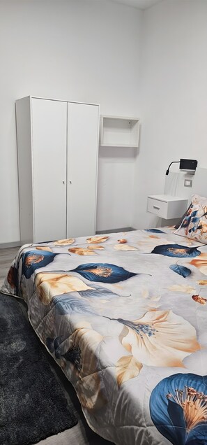 1 chambre, fer et planche à repasser, Wi-Fi gratuit, draps fournis