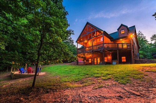 ~EverGreen Family Retreat~Slp20*HotTub*Pets*Arcade