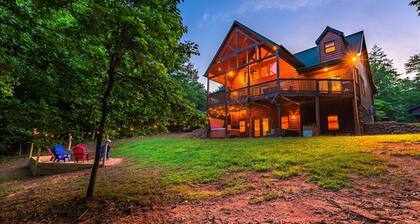 ~EverGreen Family Retreat~Slp20*HotTub*Pets*Arcade