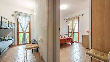 2 bedrooms, iron/ironing board, bed sheets