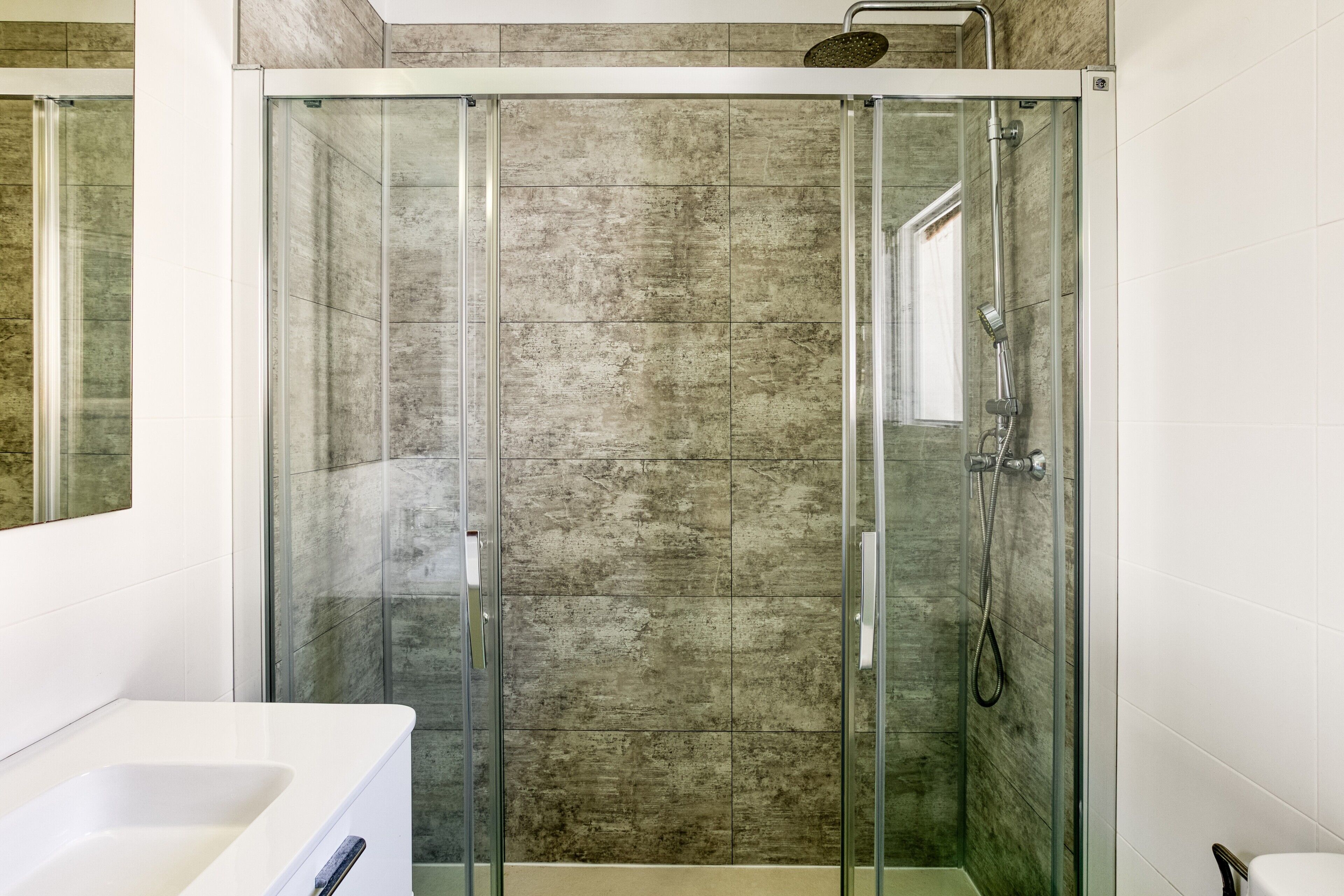 Shower, towels