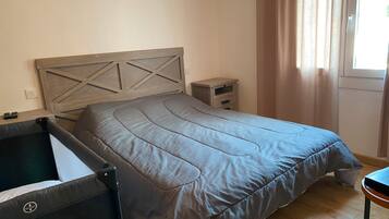 4 habitaciones, tabla de planchar con plancha y wifi gratis