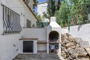 Property grounds - Holiday Home 'Montgo Piscina 2' with Mountain View, Wi-Fi and Air Conditioning (L'Escala)