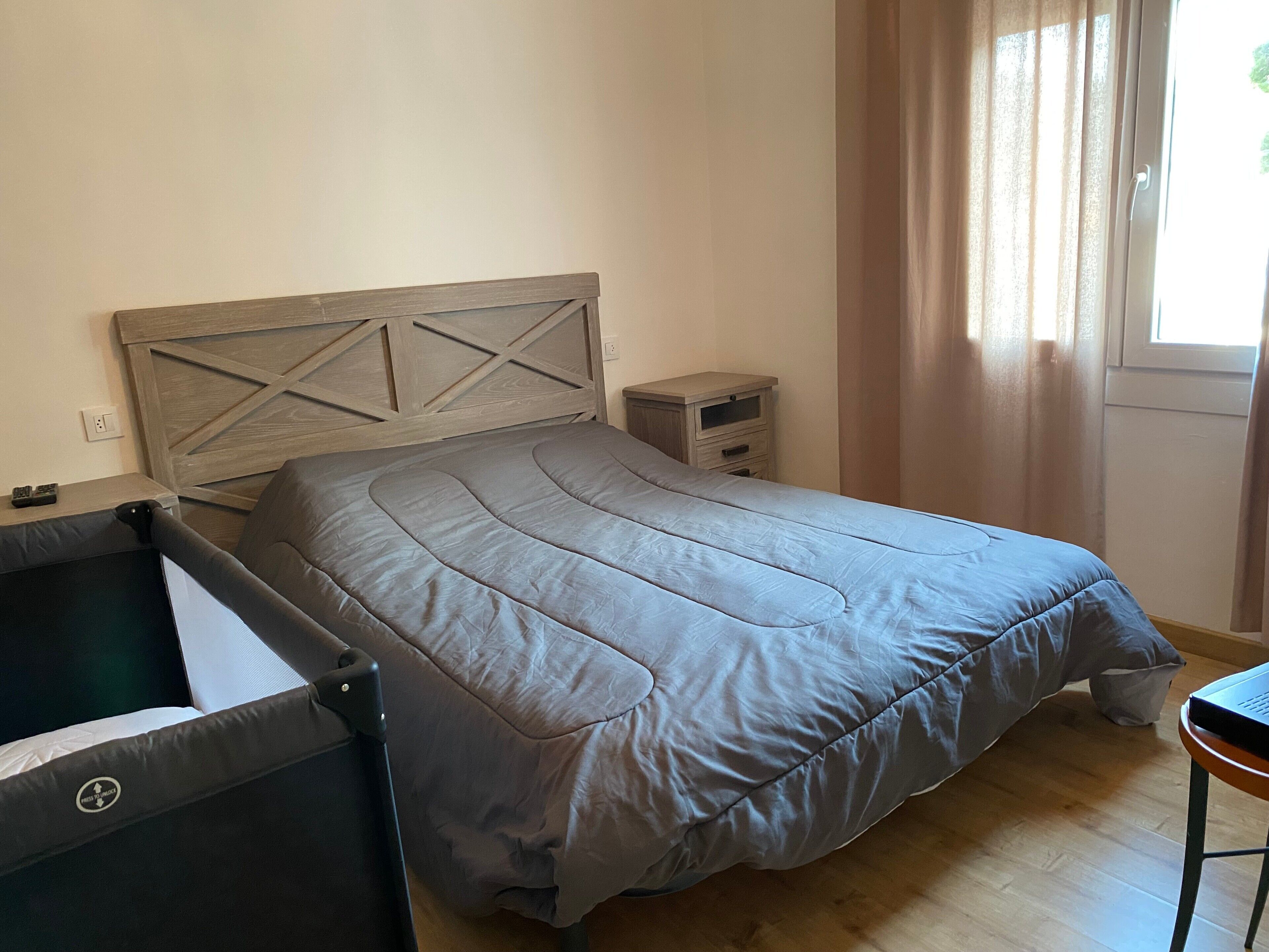 4 habitaciones, tabla de planchar con plancha y wifi gratis 