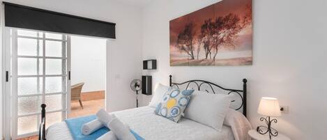 3 chambres, fer et planche à repasser, draps fournis