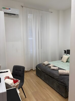 1 bedroom, iron/ironing board, free WiFi - Room 'Plana' with Wi-Fi and Air Conditioning (Milano)